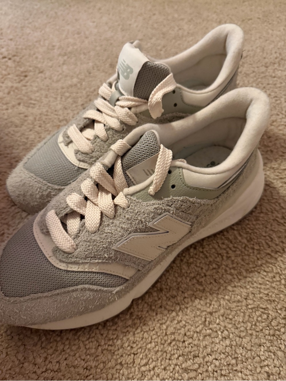 New Balance Women's Light Gray and Cream Athletic Sneakers - Picture 3 of 5